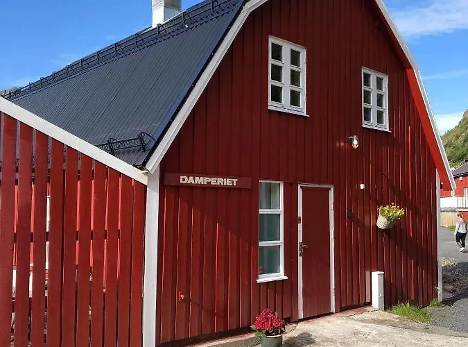 Vesteralen Rorbuer Hotel *