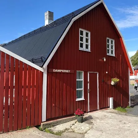 Vesteralen Rorbuer Hotel *