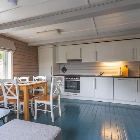 Vesteralen Rorbuer Hotel *